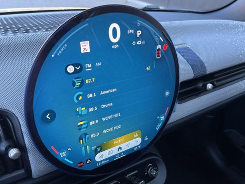 Used 2025 MINI Cooper 2-Door Hardtop image 15