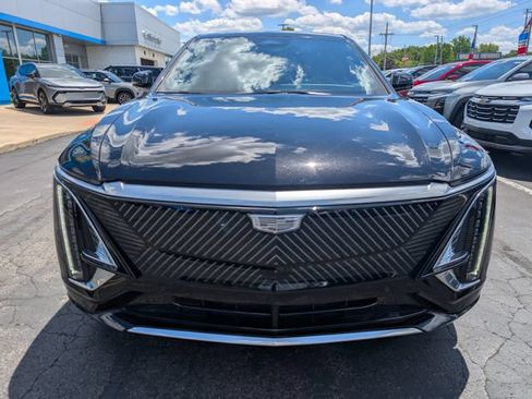Used 2024 Cadillac Lyriq Luxury AWD/4WD image 8