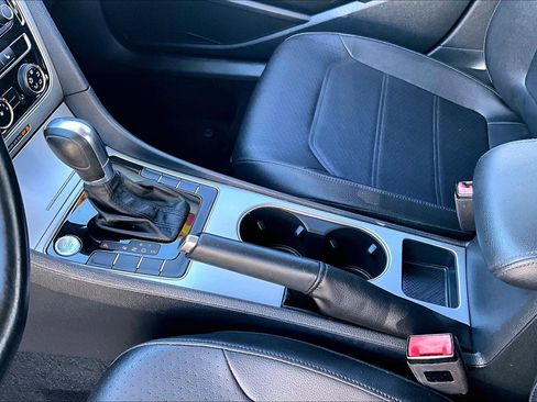 Used 2019 Volkswagen Passat 2.0T Wolfsburg w/ Wheels & Sunroof Package image 9