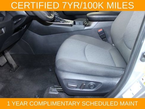 Used 2022 Toyota RAV4 XLE AWD/4WD image 17