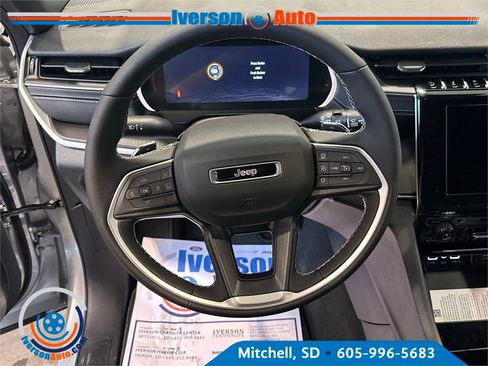 New 2025 Jeep Grand Cherokee L Laredo image 19