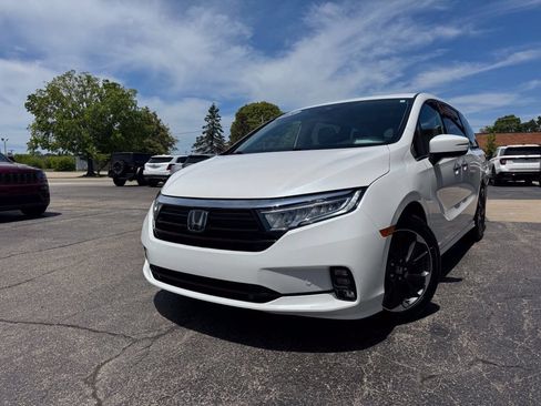 Used 2024 Honda Odyssey Touring image 2