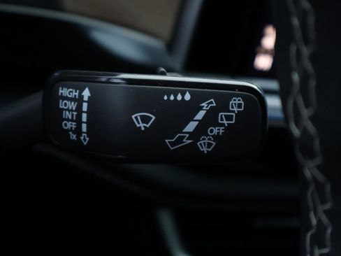 Used 2024 Volkswagen Atlas SE image 35