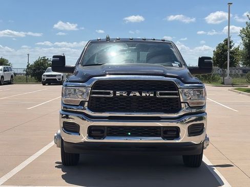 Used 2024 RAM 3500 Tradesman w/ Chrome Appearance Group AWD/4WD image 2