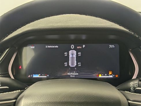 New 2025 Jeep Grand Cherokee Altitude image 17