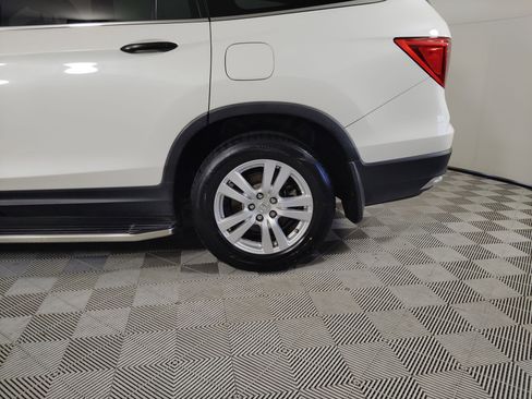 Certified 2017 Honda Pilot LX image 9