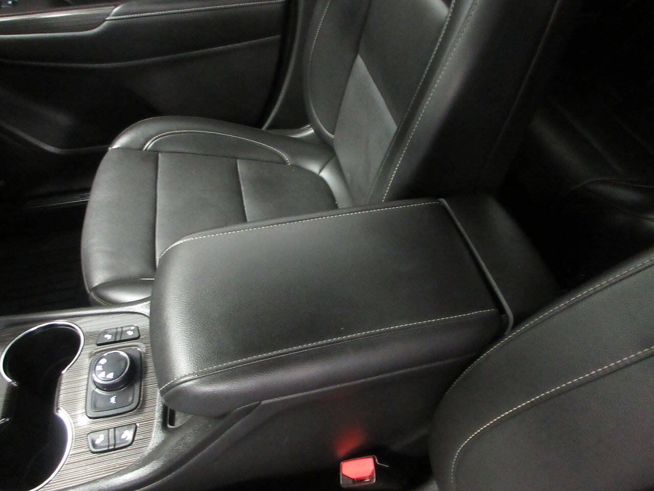Used 2021 GMC Acadia SLT AWD/4WD image 28