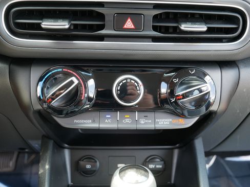 Used 2023 Hyundai Kona SE w/ Cargo Package AWD/4WD image 27