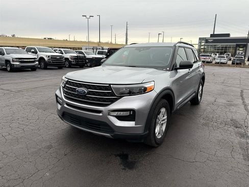 Used 2023 Ford Explorer XLT w/ Equipment Group 202A image 4