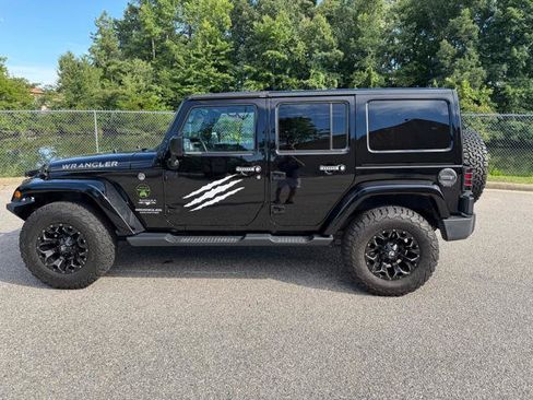 Used 2017 Jeep Wrangler Unlimited Sahara w/ Max Tow Package AWD/4WD image 7