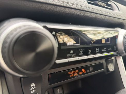 Used 2022 Toyota RAV4 LE image 23