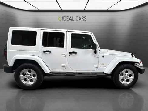 Used 2013 Jeep Wrangler Unlimited Sahara w/ Connectivity Group AWD/4WD image 4