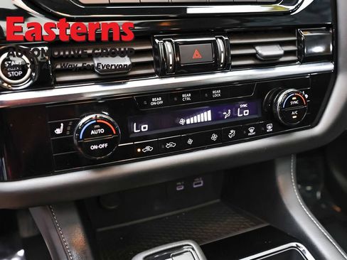 Used 2023 Nissan Pathfinder SV w/ SV Premium Package AWD/4WD image 20