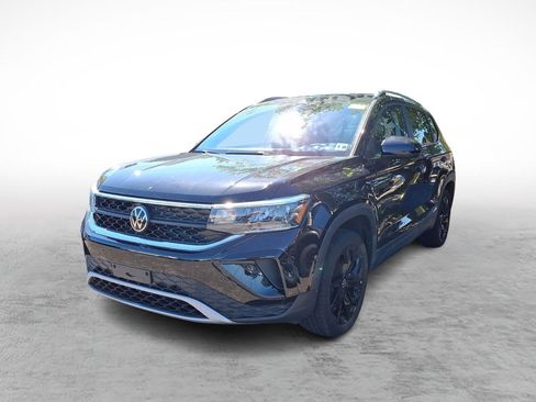 Used 2023 Volkswagen Taos SE w/ Black Wheel Package FWD image 1