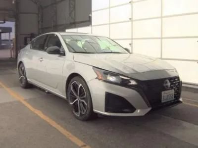Used 2025 Nissan Altima 2.5 SR FWD image 6