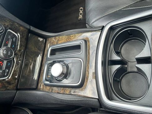 Used 2015 Chrysler 300 C RWD image 13