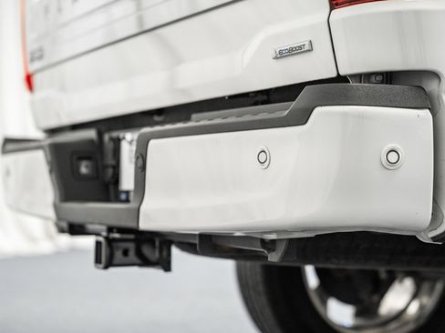 Used 2023 Ford F150 Platinum w/ FX4 Off-Road Package image 19