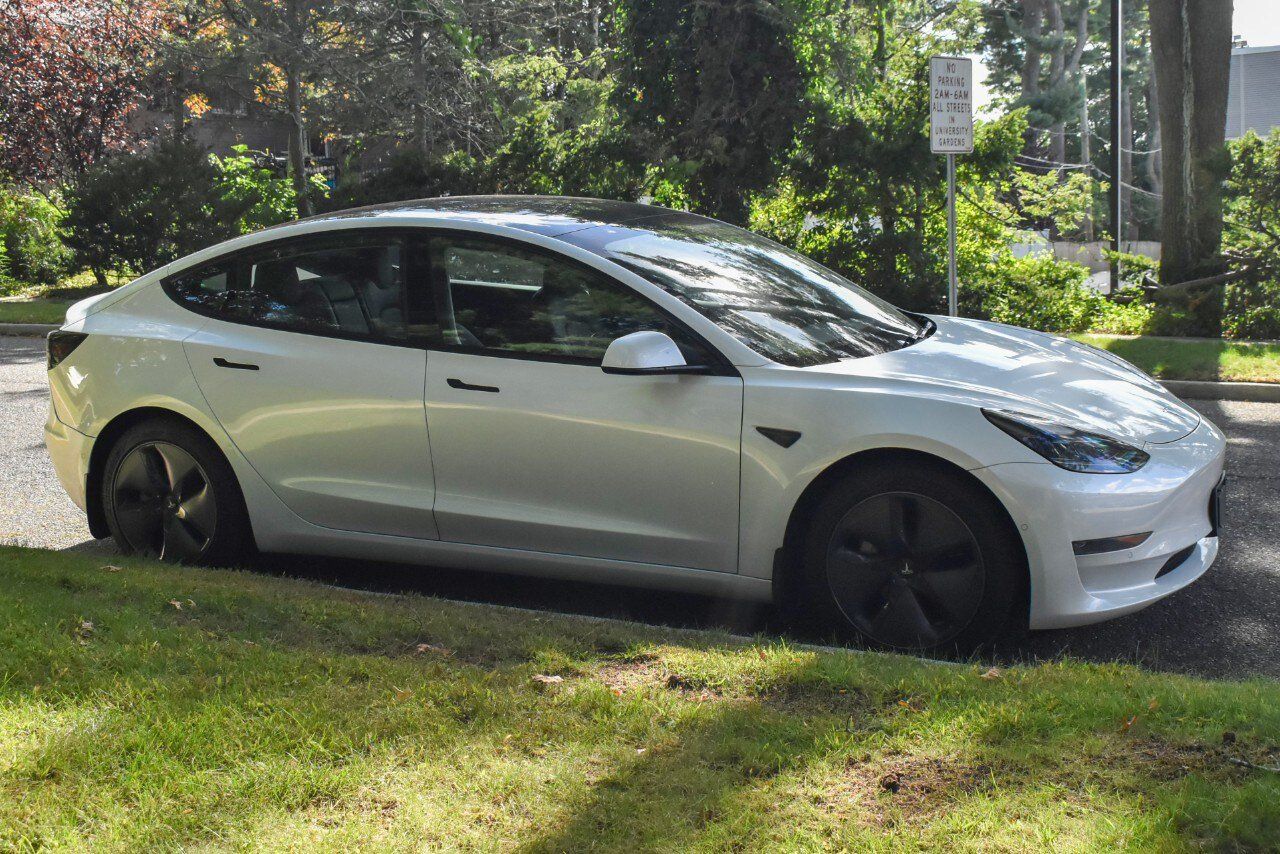 Used 2021 Tesla Model 3 Standard Range Plus RWD image 10