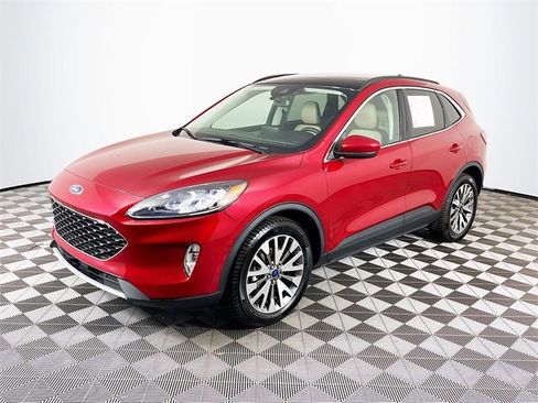 Used 2022 Ford Escape Titanium w/ Class II Trailer Tow Package image 4