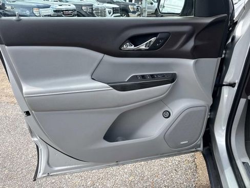 Used 2018 GMC Acadia SLT FWD image 24