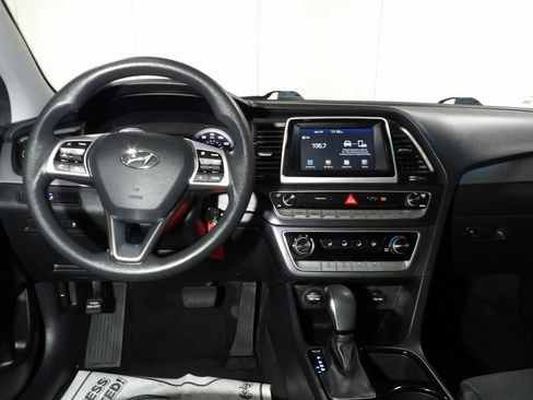 Used 2019 Hyundai Sonata SE FWD image 11