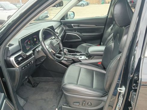 Used 2025 Kia Telluride S FWD image 4
