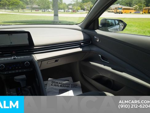 Certified 2025 Hyundai Elantra SEL FWD image 19