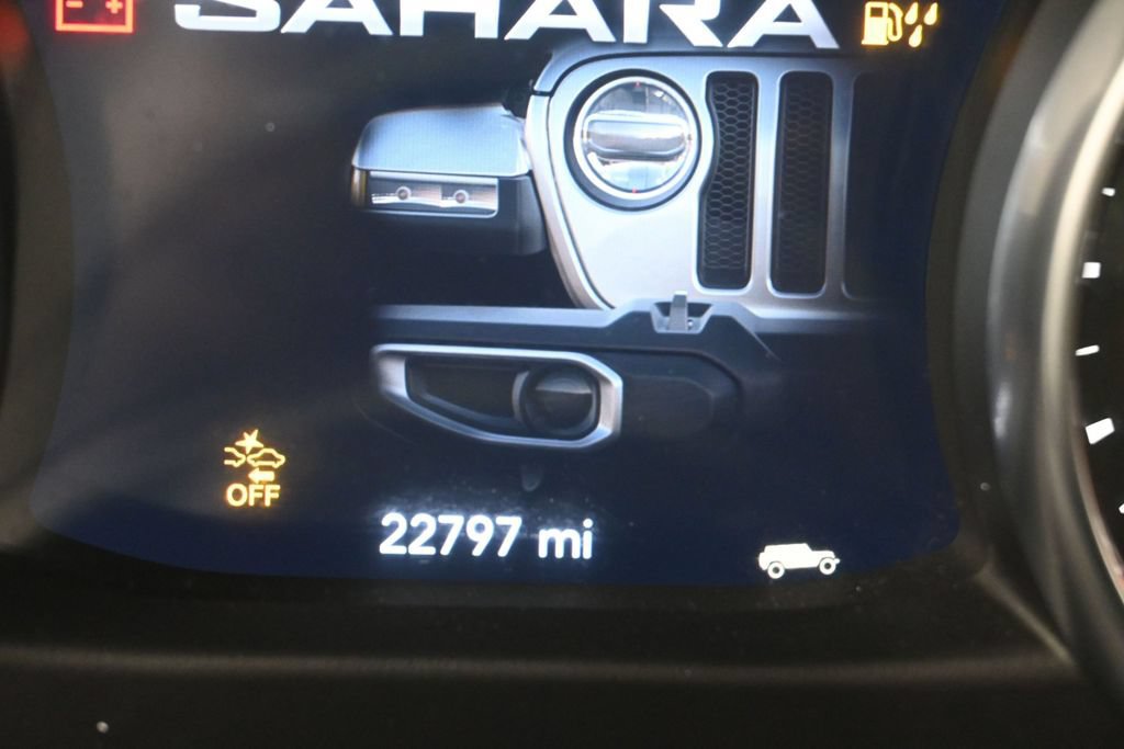 Used 2023 Jeep Wrangler Unlimited Sahara w/ LED Lighting Group AWD/4WD image 11