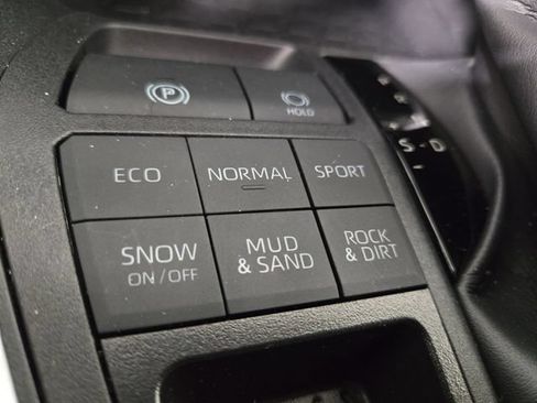 Used 2025 Toyota RAV4 XLE AWD/4WD image 26