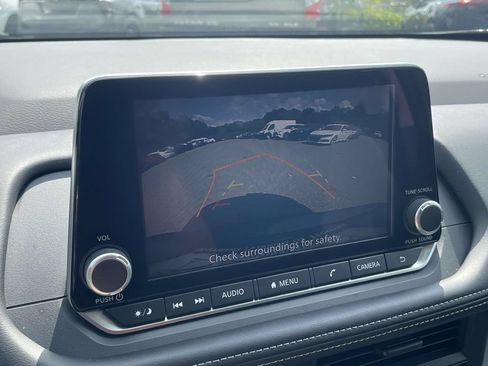 Used 2025 Nissan Rogue S FWD image 23