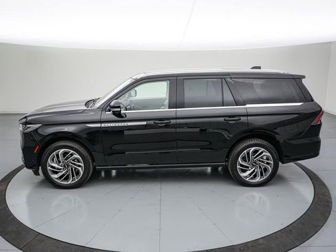 Used 2025 Lincoln Navigator Reserve AWD/4WD image 8