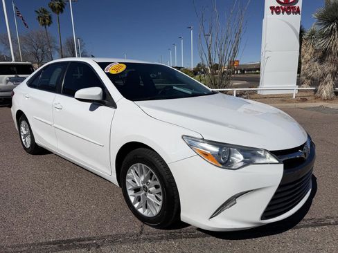 Used 2016 Toyota Camry LE image 7