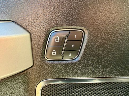 Used 2019 Ford F150 Lariat image 11