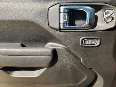 New 2025 Jeep Gladiator Sport image 18