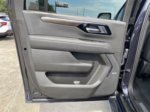New 2025 Chevrolet Suburban Premier image 30