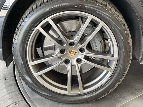 Certified 2023 Porsche Cayenne S Platinum AWD/4WD image 11