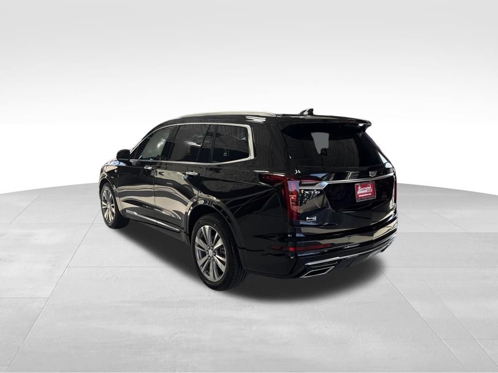 Used 2023 Cadillac XT6 Premium Luxury w/ Technology Package FWD image 3
