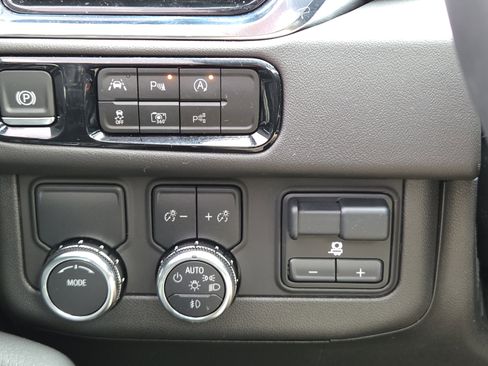 Used 2025 GMC Yukon Denali w/ Denali Reserve Package image 27