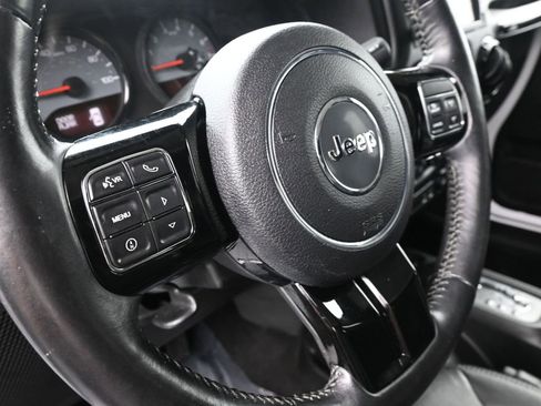 Used 2017 Jeep Wrangler Unlimited Sahara image 30