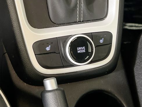 Used 2024 Hyundai Venue Limited FWD image 20