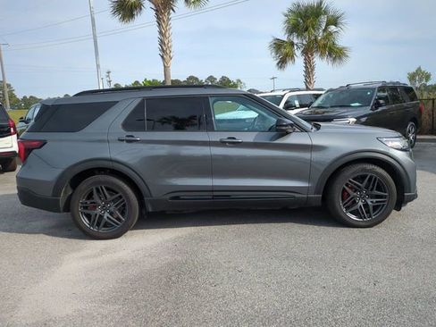Used 2025 Ford Explorer ST AWD/4WD image 3
