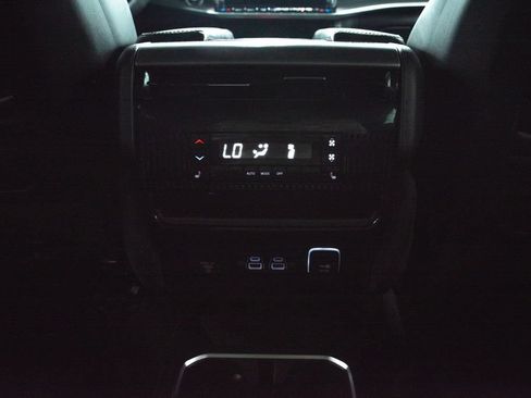 Used 2025 Jeep Wagoneer Series II RWD image 25
