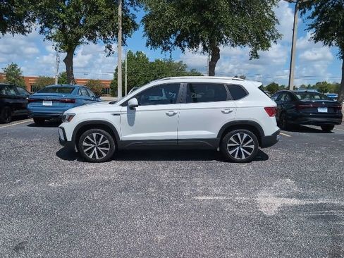 Used 2022 Volkswagen Taos SE w/ IQ.Drive SE Package FWD image 3