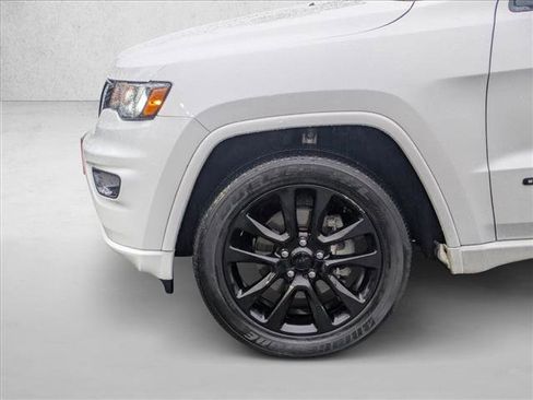 Used 2019 Jeep Grand Cherokee Altitude image 30