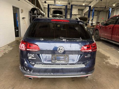 Used 2017 Volkswagen Golf Alltrack SE image 6