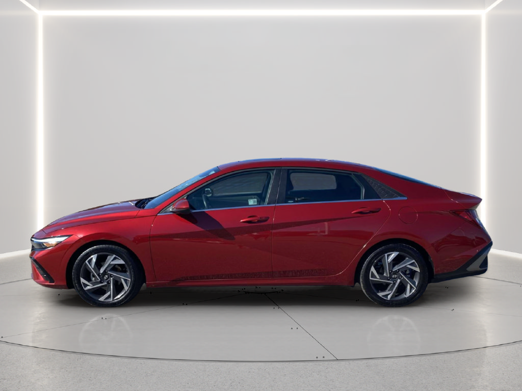 Used 2025 Hyundai Elantra SEL FWD image 2