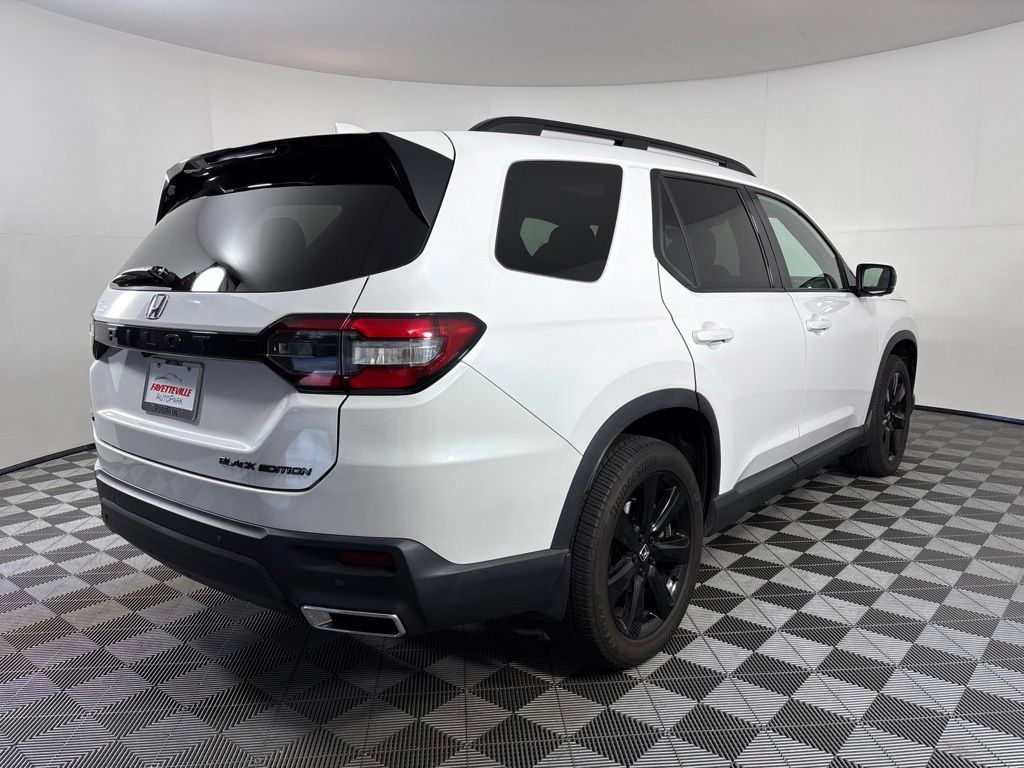 Certified 2025 Honda Pilot Black Edition image 5