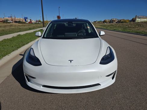 Used 2023 Tesla Model 3 Standard Range image 8