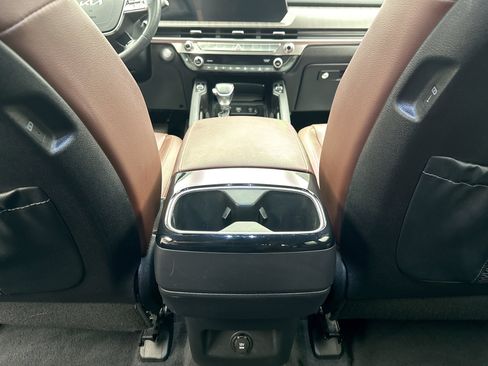 Used 2024 Kia Telluride EX w/ EX Captain's Chair Package AWD/4WD image 21