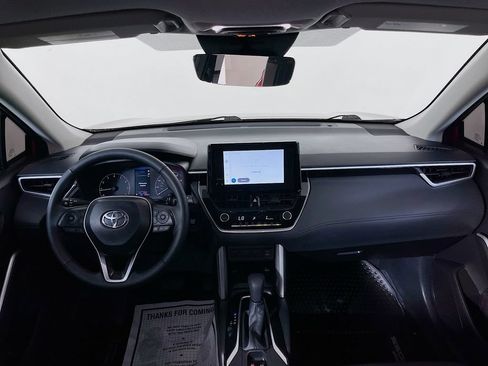 Used 2025 Toyota Corolla Cross LE w/ Moonroof Package FWD image 12